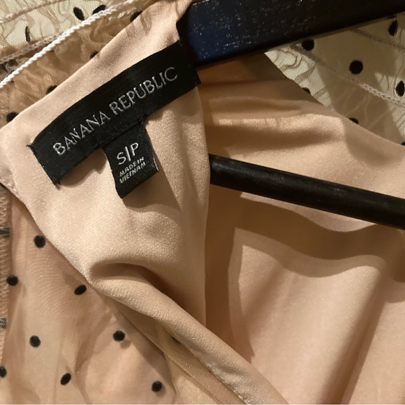 Banana Republic pink sleeveless blouse with polka dot overlay (S) - Picture 4 of 7